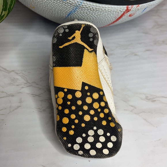 Nike Air Jordan 7 - Varsity Maize Keychain - Picture 5 of 8